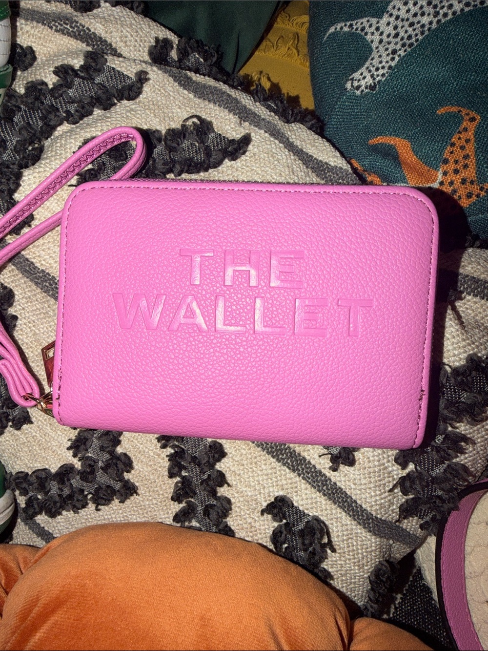 Pink 'The Bucket' medium Bucket Bag with “the wallet” and wristlet - Picture 10 of 12